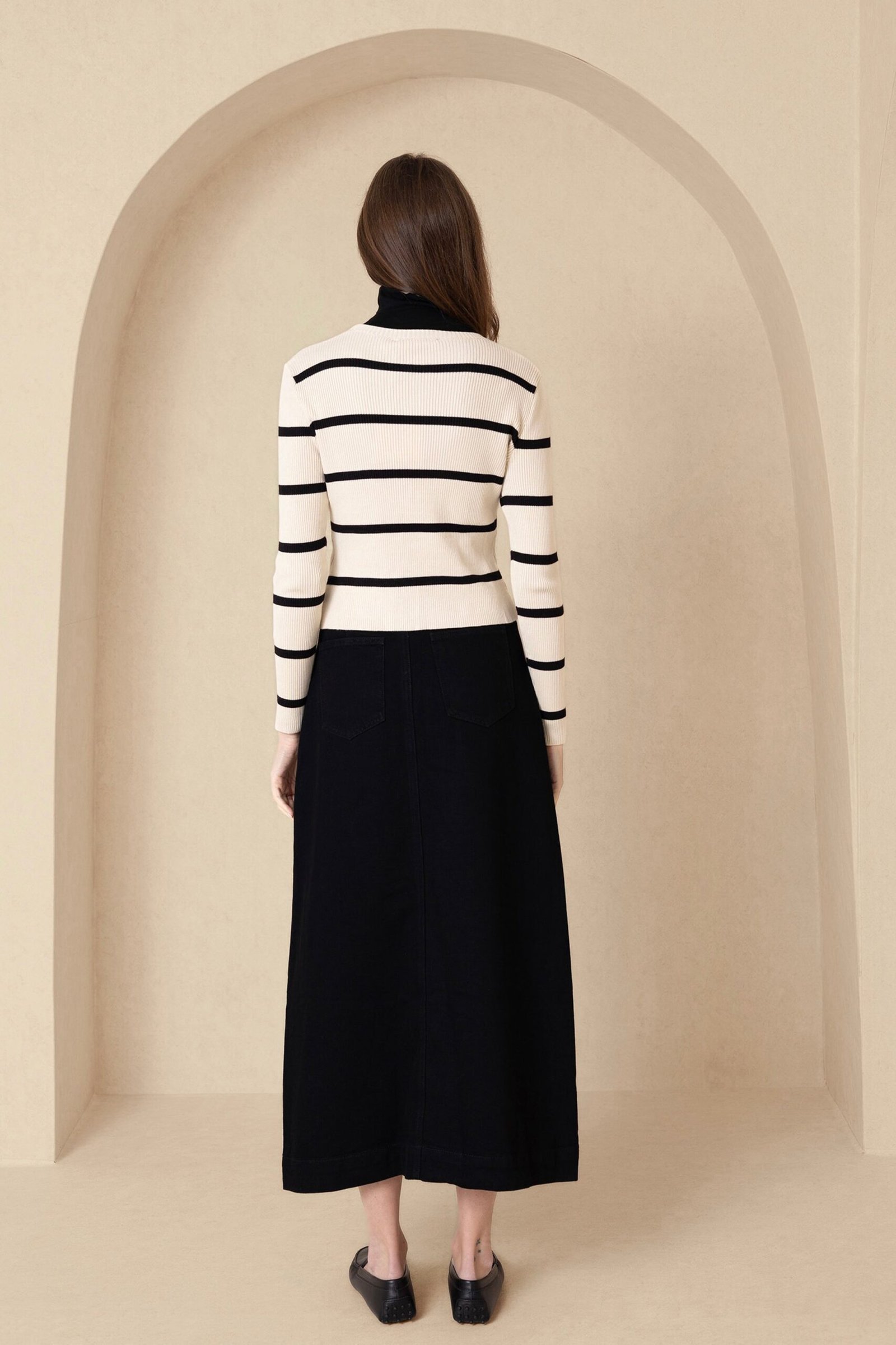 Black Basic Denim Skirt - Image 3